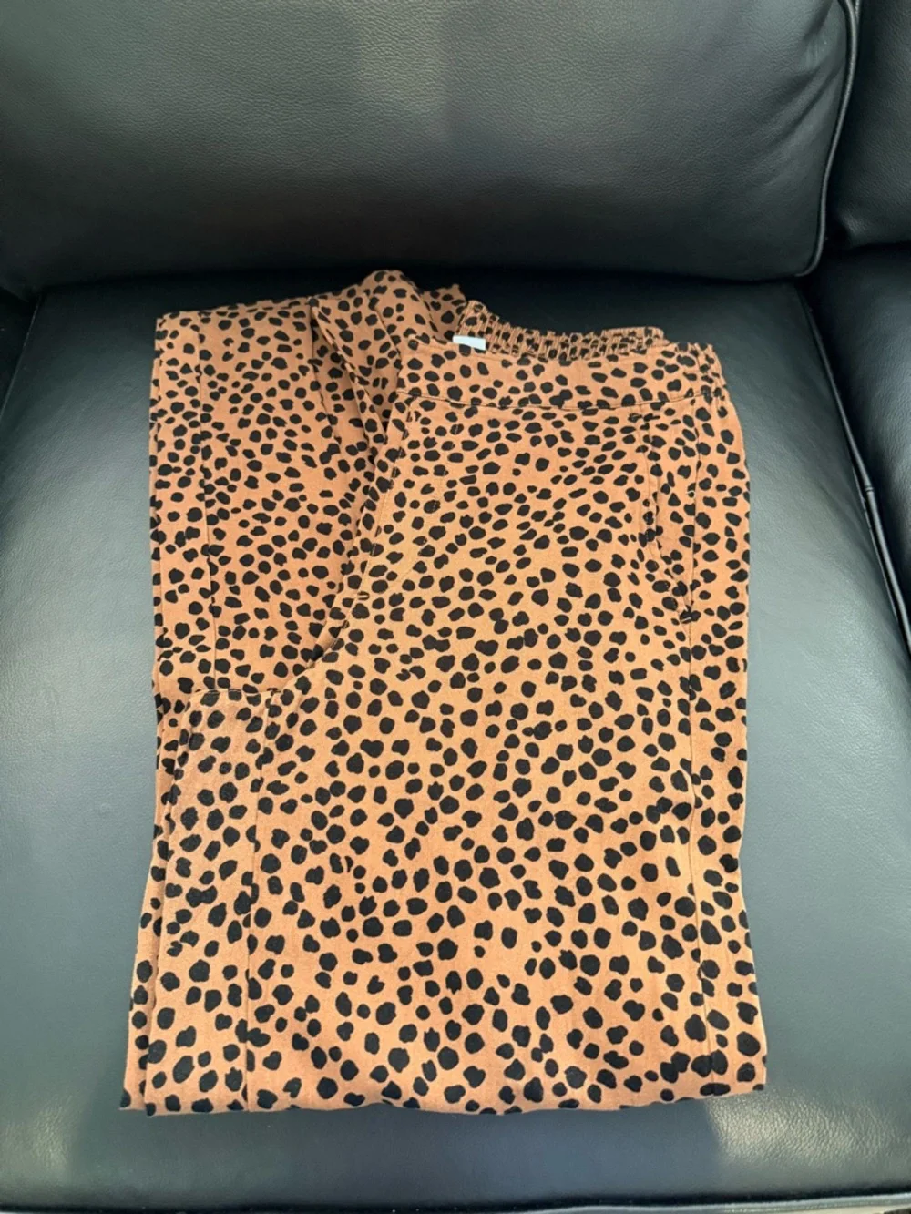 Old Navy Wide-Leg Leopard Print Pants in Brown and Black - Picture 2 of 7